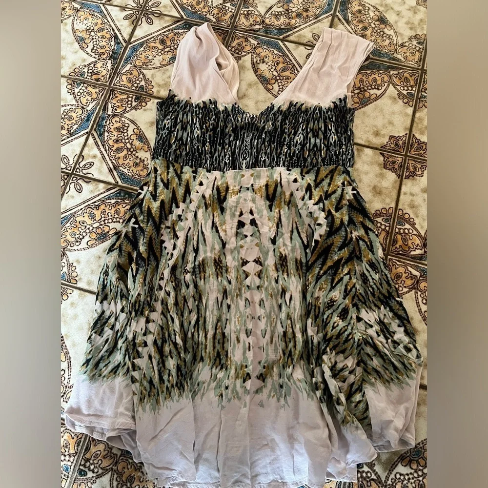 Free people boho V-Neck Patterned Dress chic mini babydoll Anthropologie small